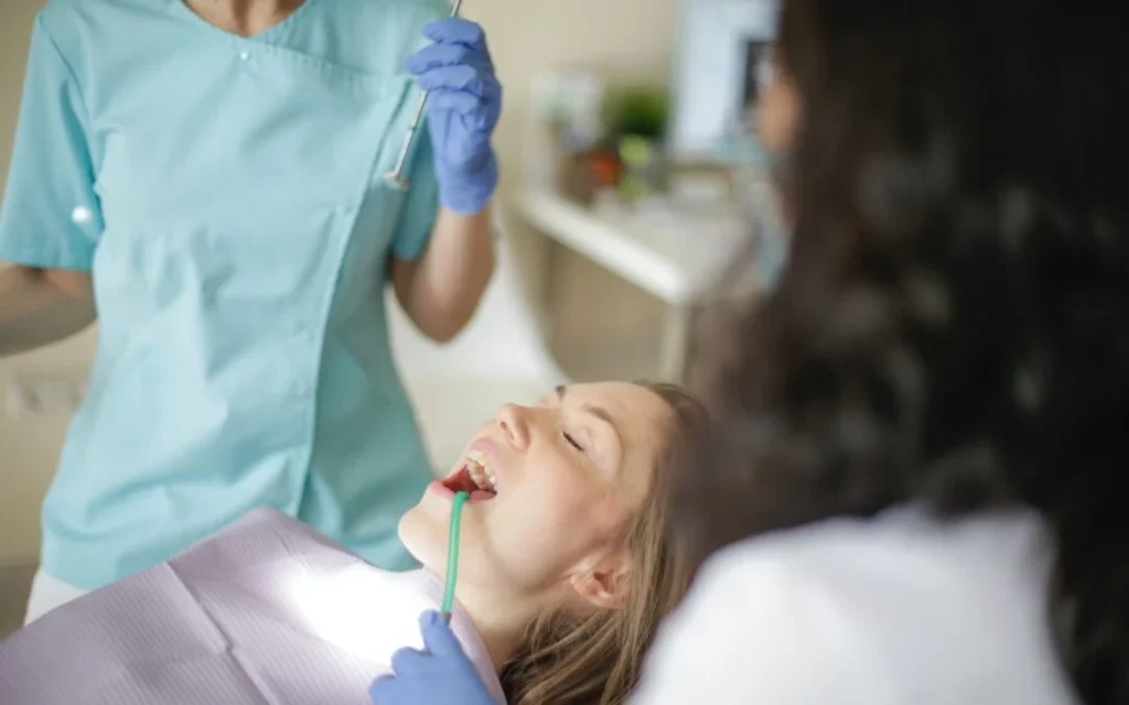 How Dentists Spot Cracks Guildford